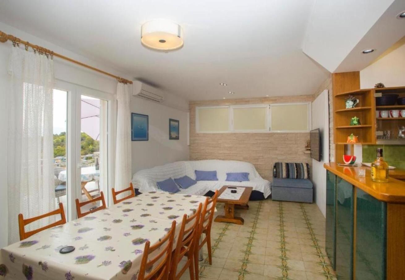 פוסטיר Apartments Damir - 80 M From Beach מראה חיצוני תמונה