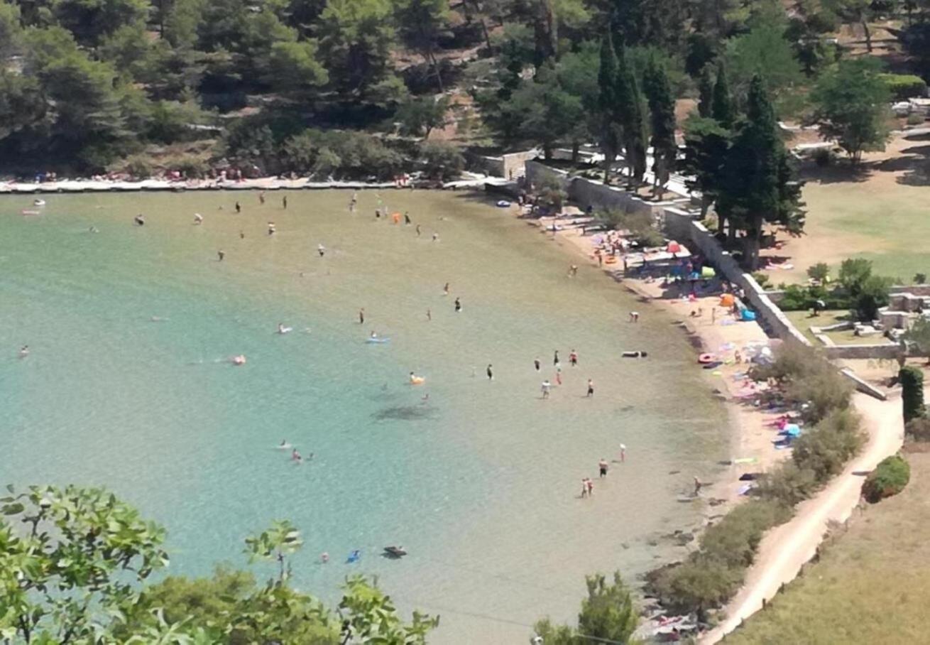 פוסטיר Apartments Damir - 80 M From Beach מראה חיצוני תמונה