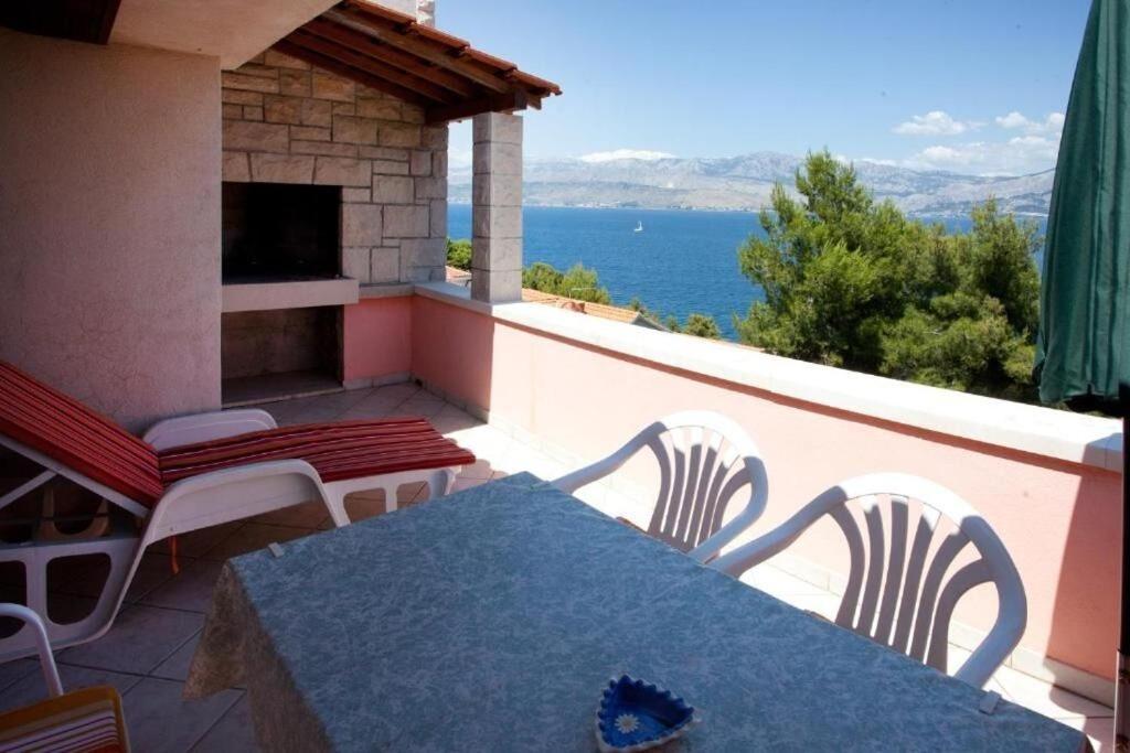 פוסטיר Apartments Damir - 80 M From Beach מראה חיצוני תמונה
