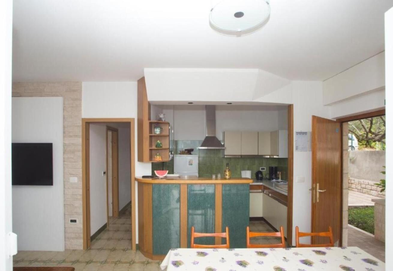 פוסטיר Apartments Damir - 80 M From Beach מראה חיצוני תמונה