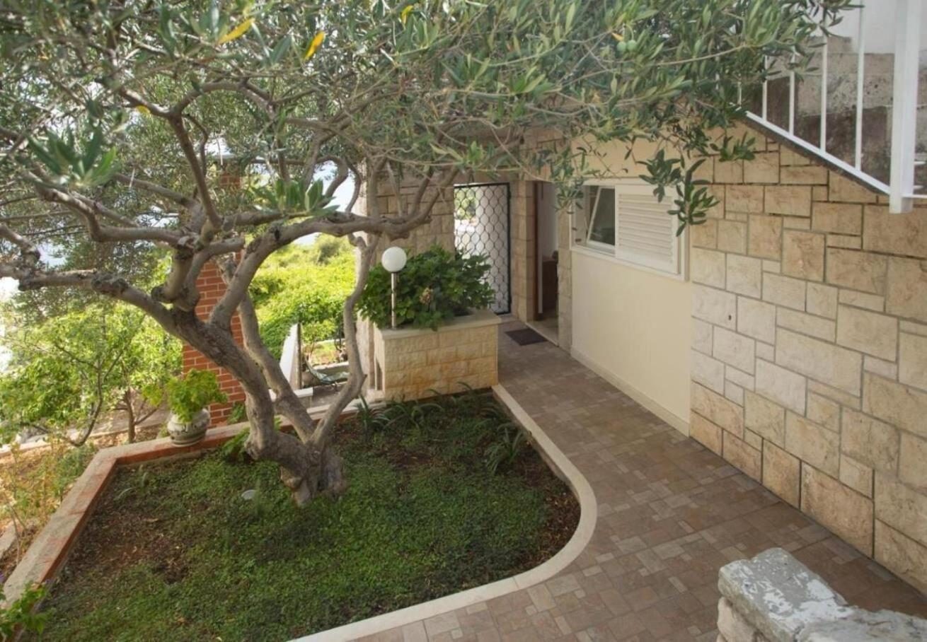 פוסטיר Apartments Damir - 80 M From Beach מראה חיצוני תמונה